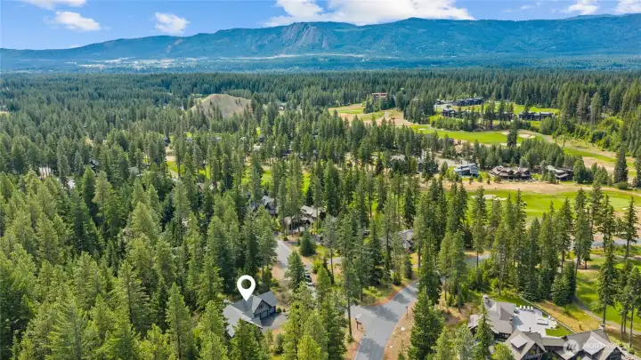 Perfectly situated in one of Suncadia's most desirable locations, offering easy access to trails, Suncadia Social, the winery, golf, shopping, and resort amenities.