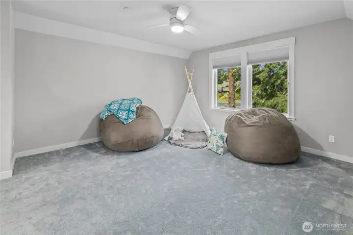 Upstairs Bedroom with En-Suite Bathroom / Tv - Rec room / Office / Workout room / Craft room