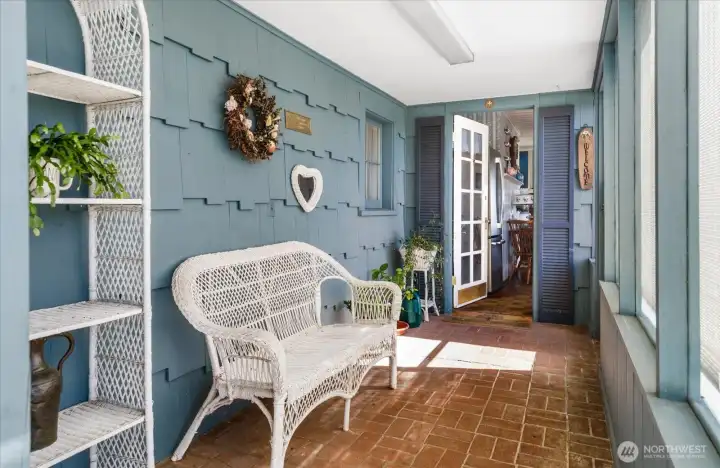 This room can be quite wonderful on a sunny day in winter months! This room can be quite wonderful on a sunny day in winter months!