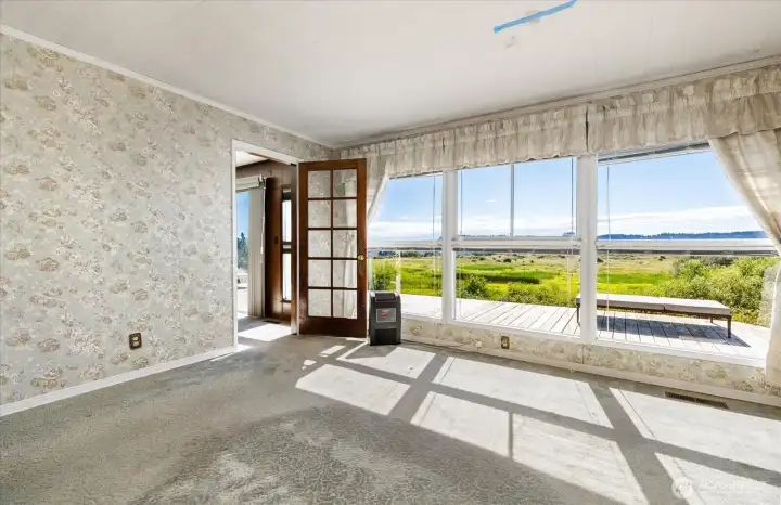 Notice all the French doors inside this home! Notice all the French doors inside this home!