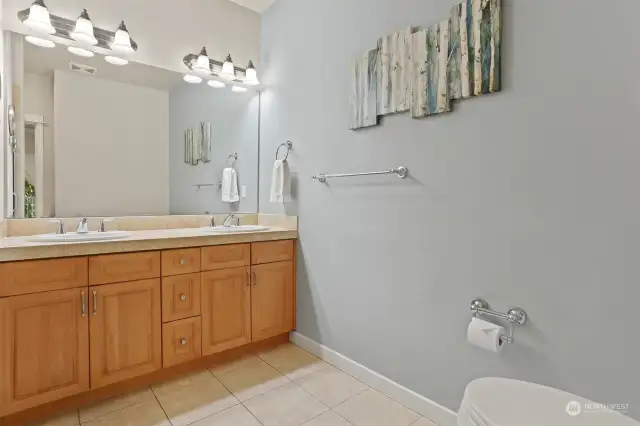 Primary bathroom w/ shower