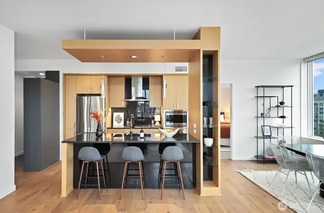 Spacious Prep & Eat in Kitchen
