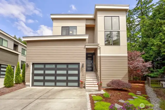 Welcome to Your Beautiful Home in Kirkland's Woodland Heights