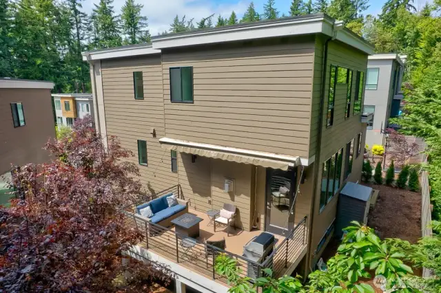 Enjoy Your Outdoor Deck with Retractable Awning