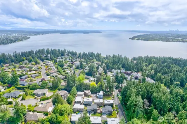 Short Distance to Juanita Bay Waterfront Park, Restaurants, Shopping and All the Wonderful Things Kirkland Offers