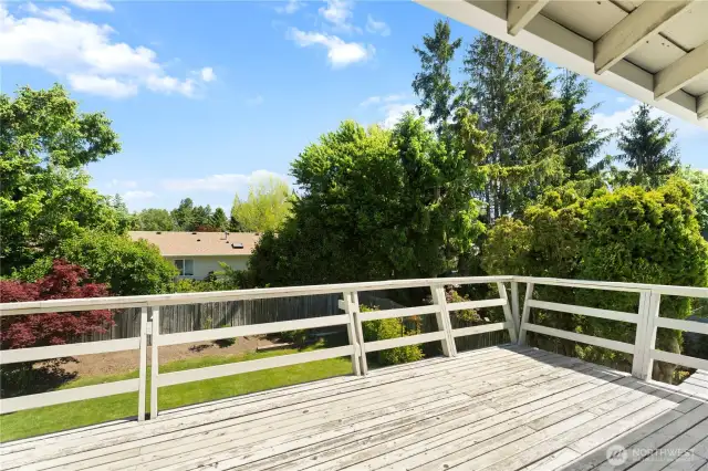 Upper level deck