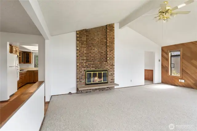 main living w/fireplace