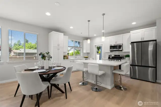 The open-concept layout is both spacious and functional, enhanced by 9-foot ceilings and well-placed windows that fill the room with natural light, creating an even greater sense of space.