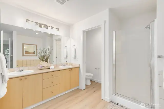 Brand new light fixture, new flooring, separate w/c & walk-in shower