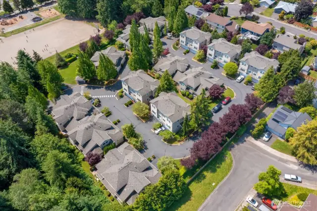 Lovely community that is just minutes to so many trails, restaurants, schools & easy access to 405!