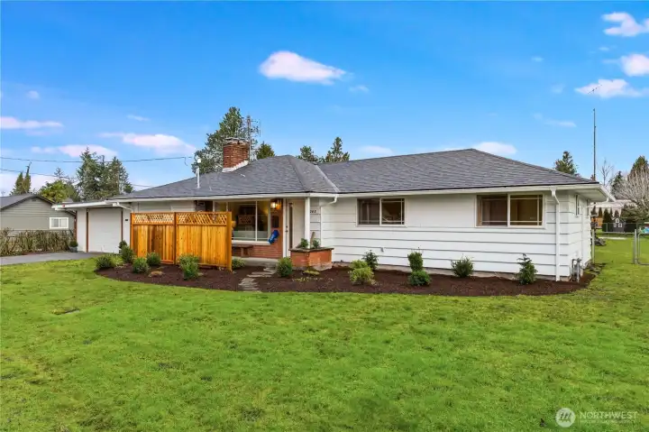 The home is minutes from amenities, freeway access, restaurants and shopping.