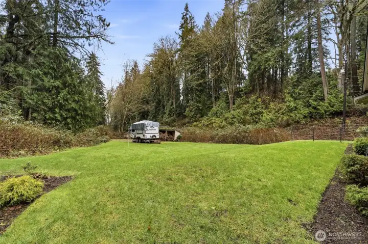 Expansive side yard offering abundant usable space for a variety of outdoor needs.