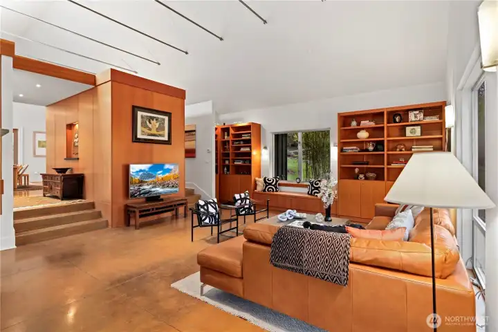 Steps on either side of the living room to the dining room or the kitchen