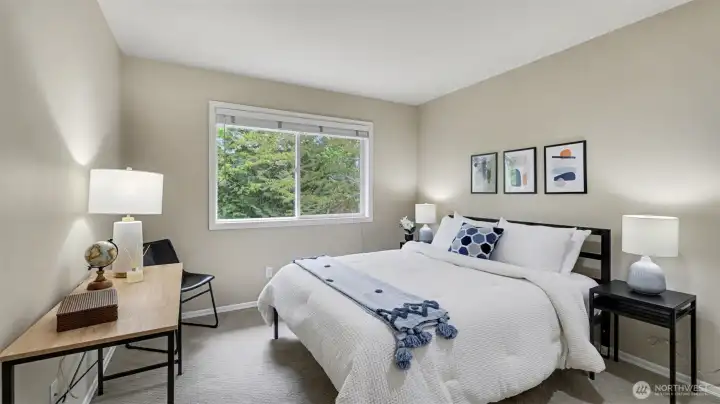 Large secondary bedroom.