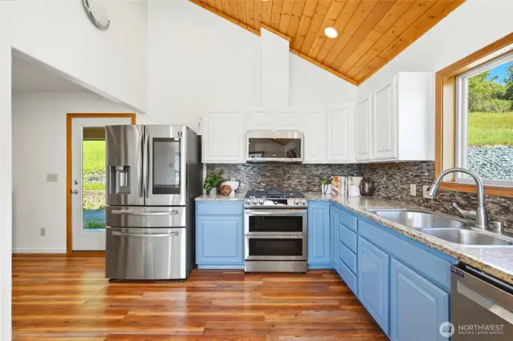 Stainless smart appliances elevate everyday cooking and entertaining.