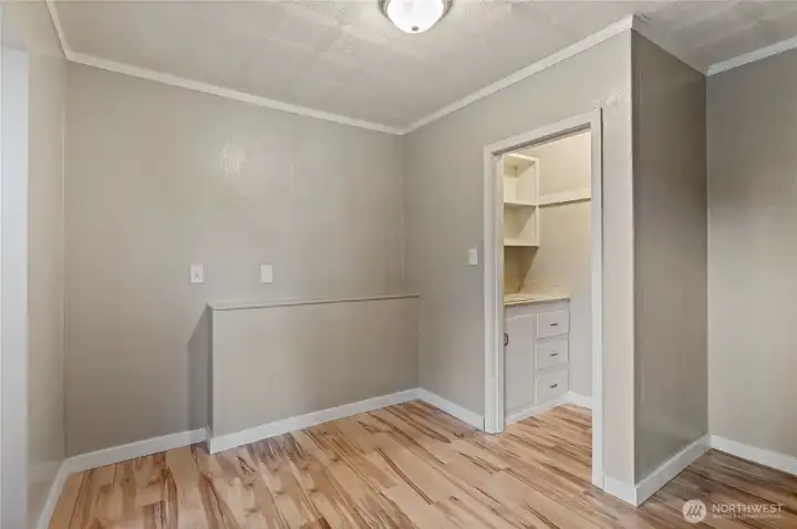 Suite bedroom with extra sink