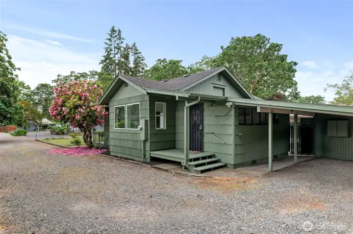 6411 with carport