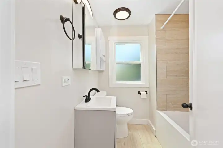 Main Floor Full Bath Main Floor Full Bath