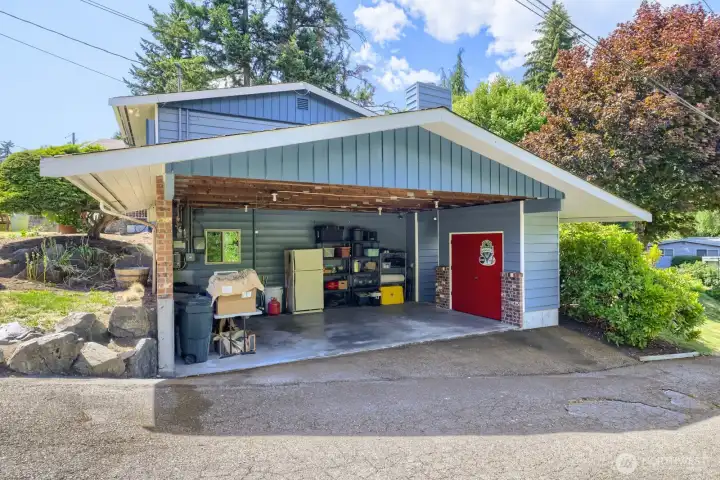Carport/side garage