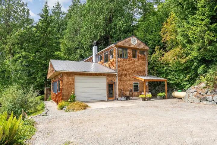 Custom bult by its original owner, this property is unique and immaculate Custom bult by its original owner, this property is unique and immaculate