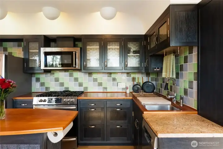 A very usable and esthetically pleasing kitchen A very usable and esthetically pleasing kitchen