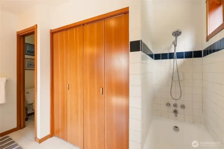 Note the abundance of storage and the newly refinished tub Note the abundance of storage and the newly refinished tub