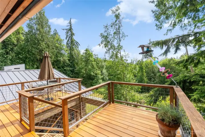 The deck faces west and has multiple levels The deck faces west and has multiple levels