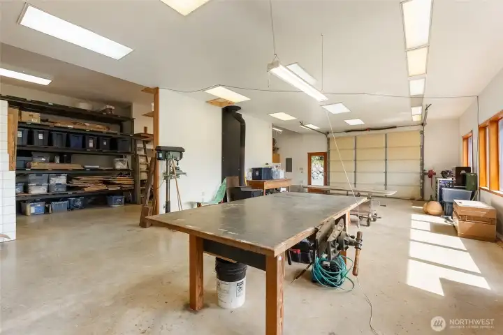 Another view of the garage/ workshop Another view of the garage/ workshop