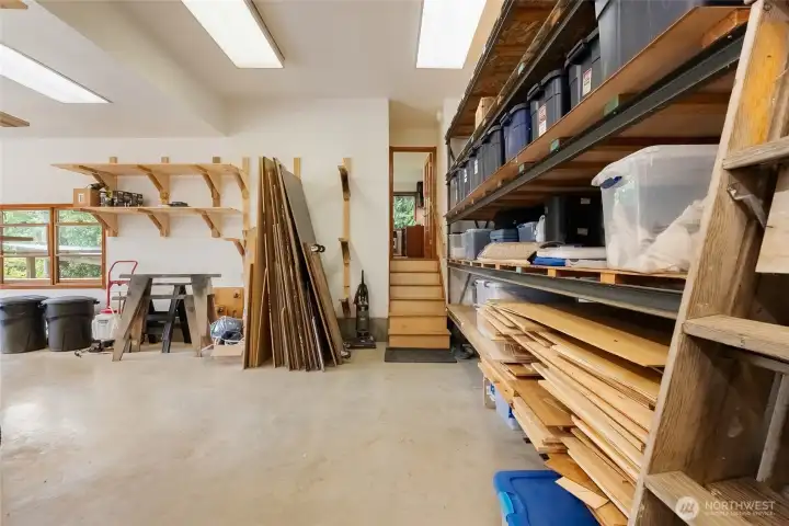 Lots of storage space in this huge garage/ workshop Lots of storage space in this huge garage/ workshop