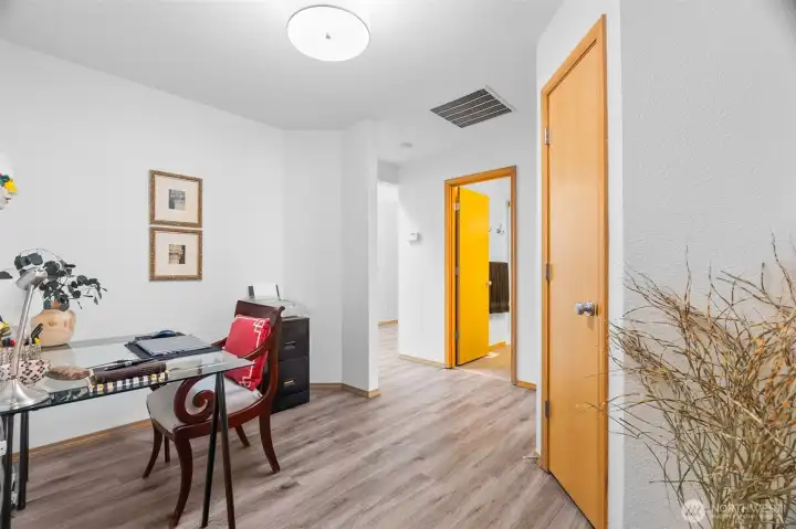 Versatile nook area just outside the primary bedroom Versatile nook area just outside the primary bedroom