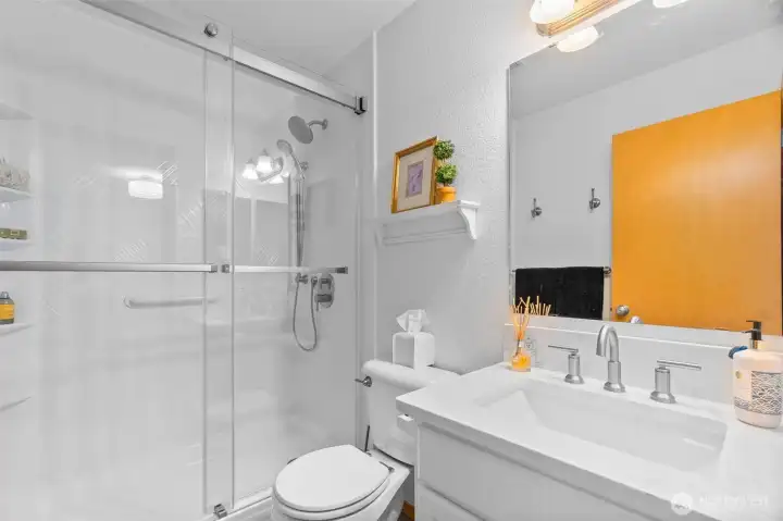 Full hall bath Full hall bath