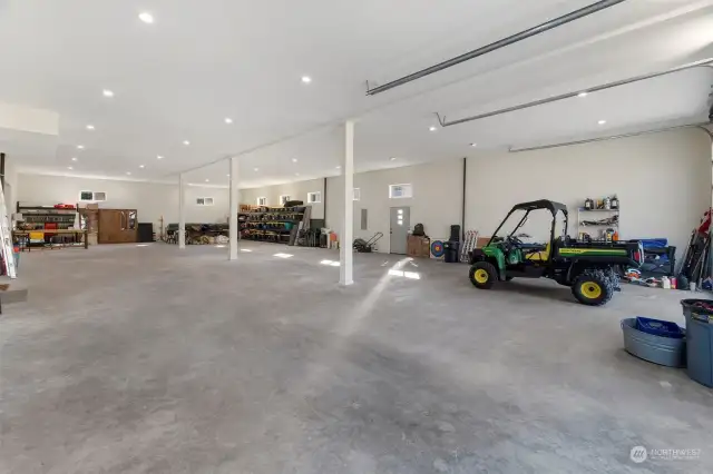 Mancave dream! 4784SF garage!