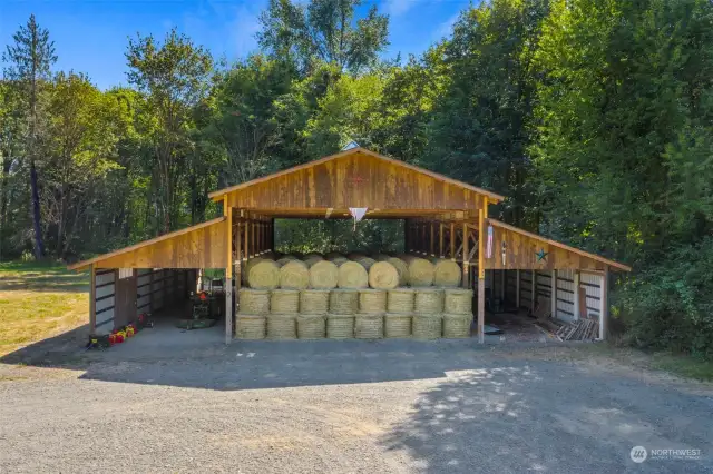 80x80 pole barn with finished sides and multiple 50 amp hookups.