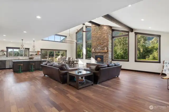 Luxury Meets Nature in This Stunning Open-Concept Home!
