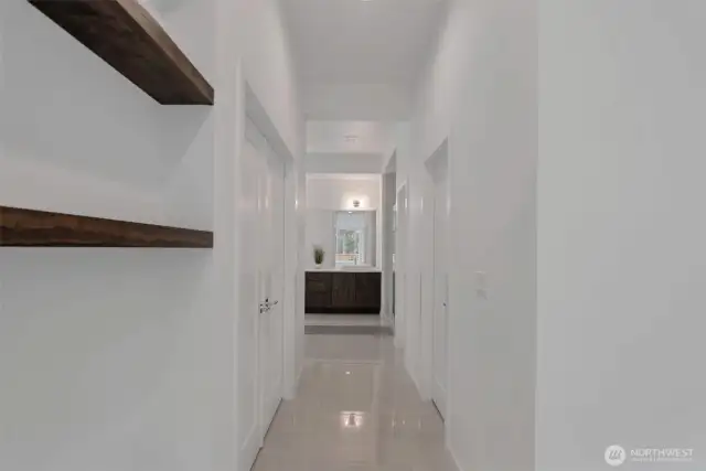 Hallway to primary bathroom and walk-in closet
