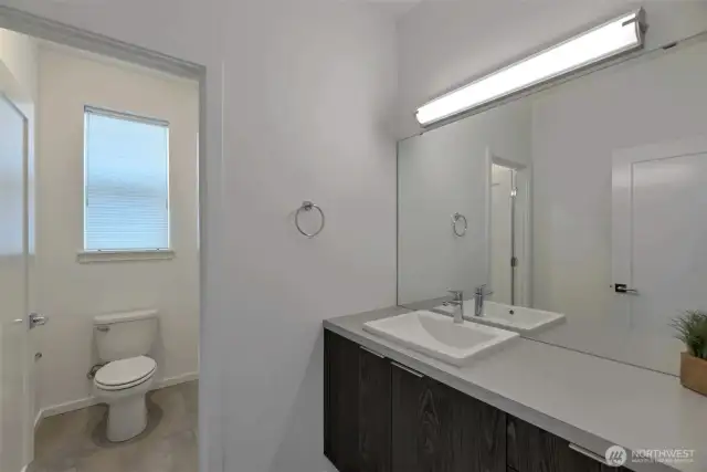 Main full bathroom between the two bedrooms