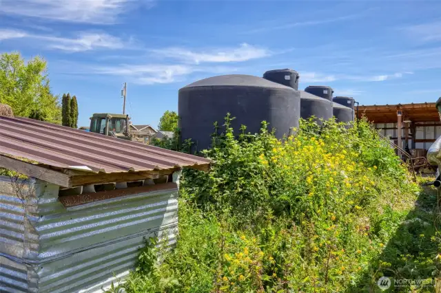 Water storage tanks for irrigation