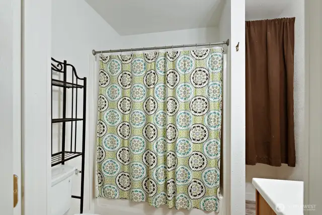 Full Bathroom 1