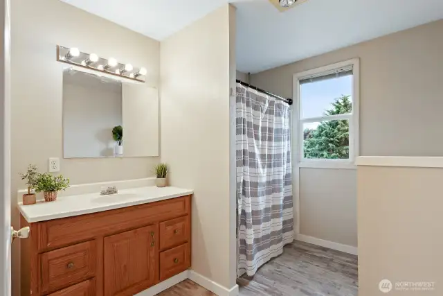Full Bathroom 2