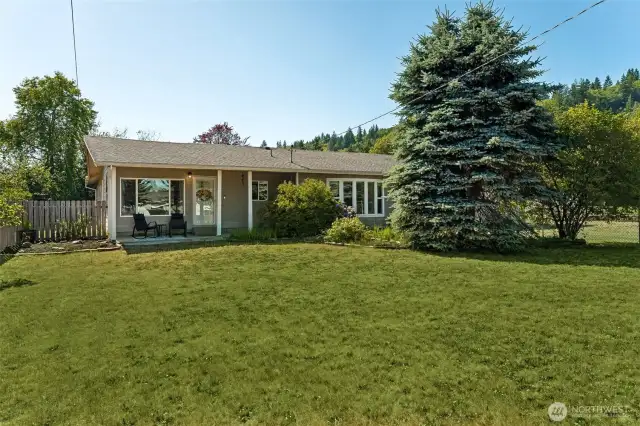 Nice big front yard.