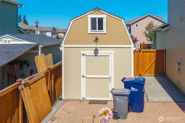 Large shed to the side of the house.