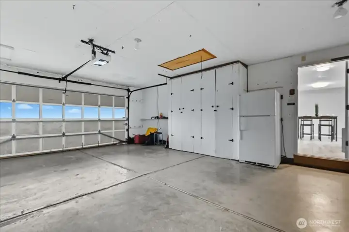 Garage w/ Garage Opener