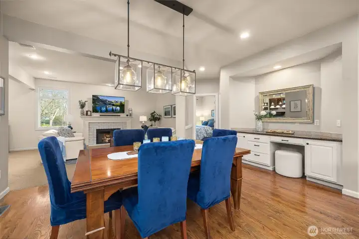 Functional kitchen w/ eating space and integrated desk