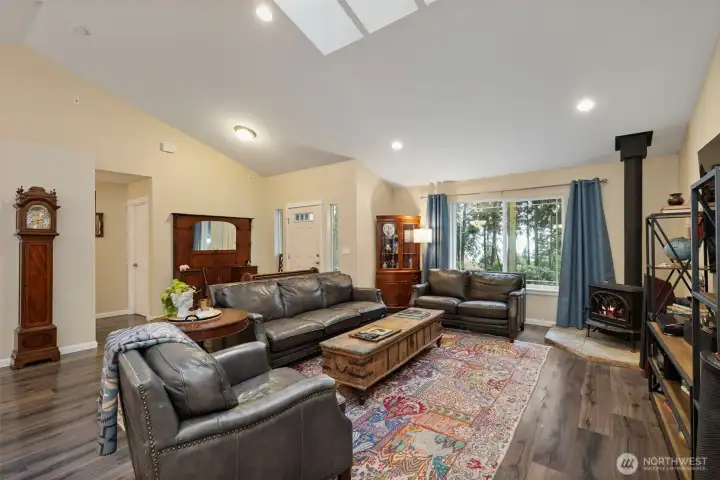 So much space for entertaining & living.