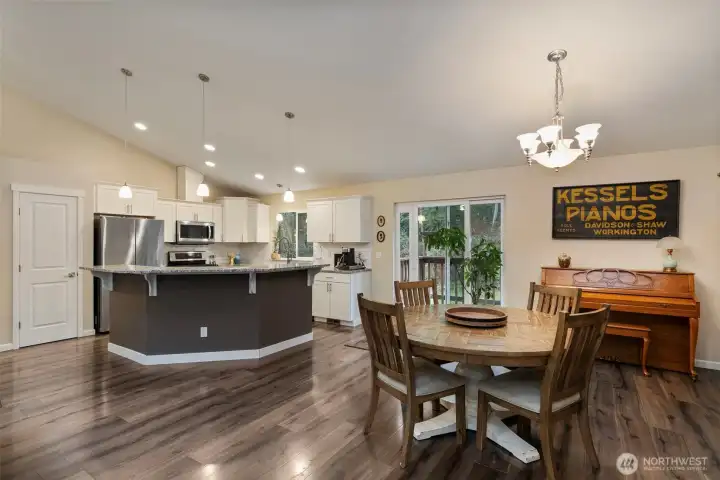 Bring in the giant dining table & bar stools. Seating for many!