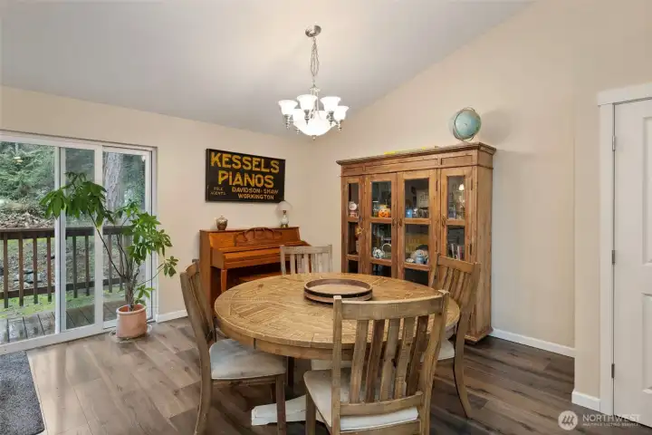 Spacious dining room for meals and some great board games and puzzles too!