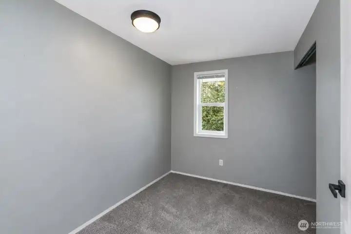 This AI generated photo demonstrates the 3rd bedroom with no furniture. Sellers have just move their furniture from the home.