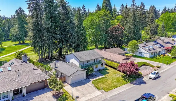 Quiet neighborhood on the golf course. Quiet neighborhood on the golf course.