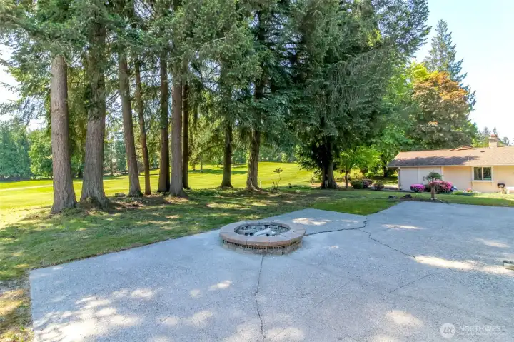 Patio with view of the 17th fairway. Patio with view of the 17th fairway.