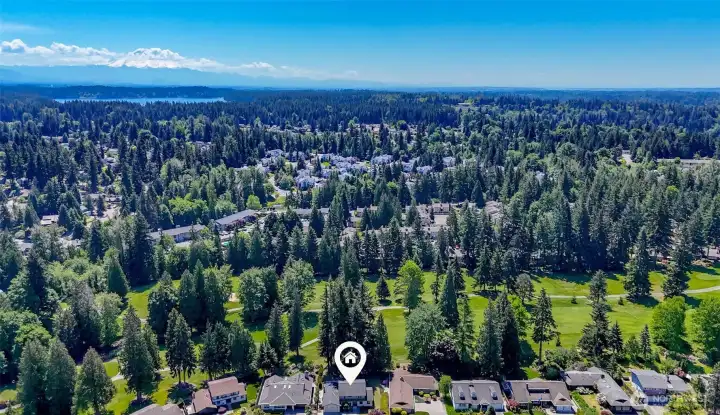 Situated right on the golf course. Situated right on the golf course.